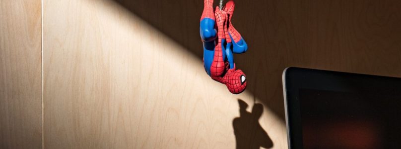 spiderman-hanging-twitter
