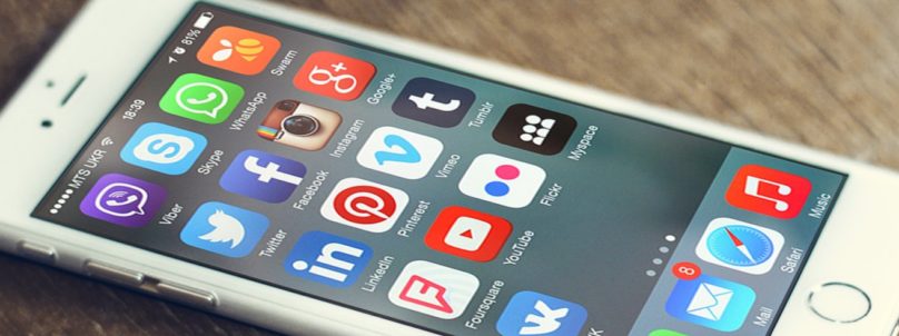 social-media-phone-thumb